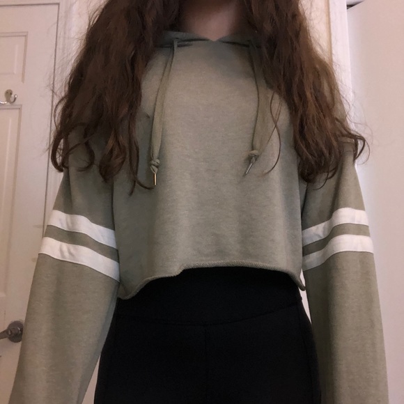 rue 21 olive green cropped sweater shirt - Picture 2 of 3